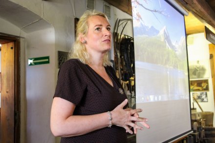 „Haftowany ogród – zdobnictwo na żywotku”